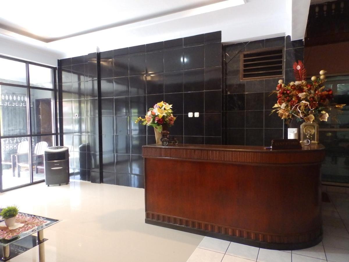 Bahari Family Hotel Bitung Exterior foto
